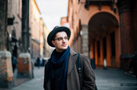 Cerco socio per aprire un’ attività a Bologna.